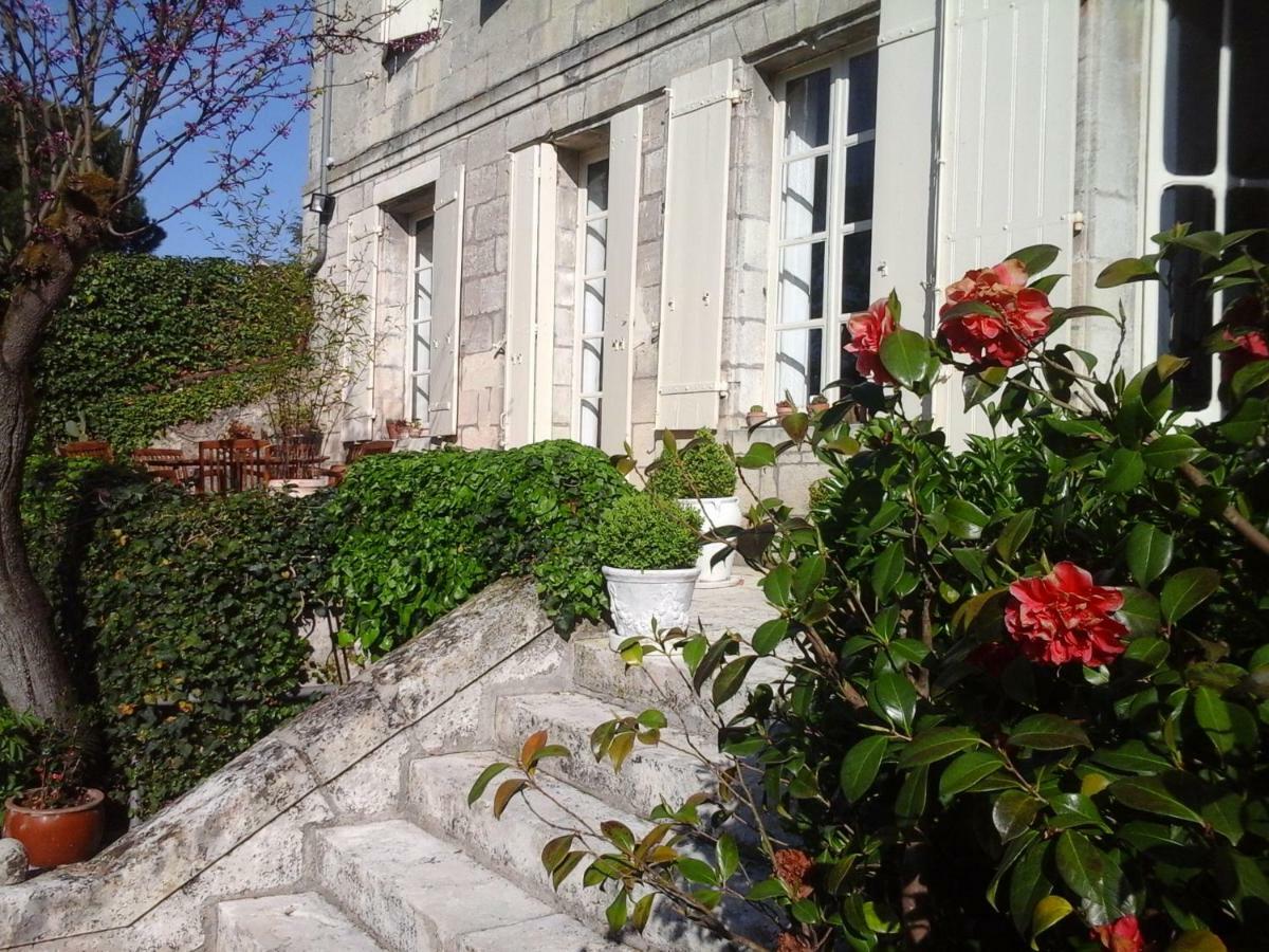 Le Grand Echiquier Hotel Coutras Bagian luar foto